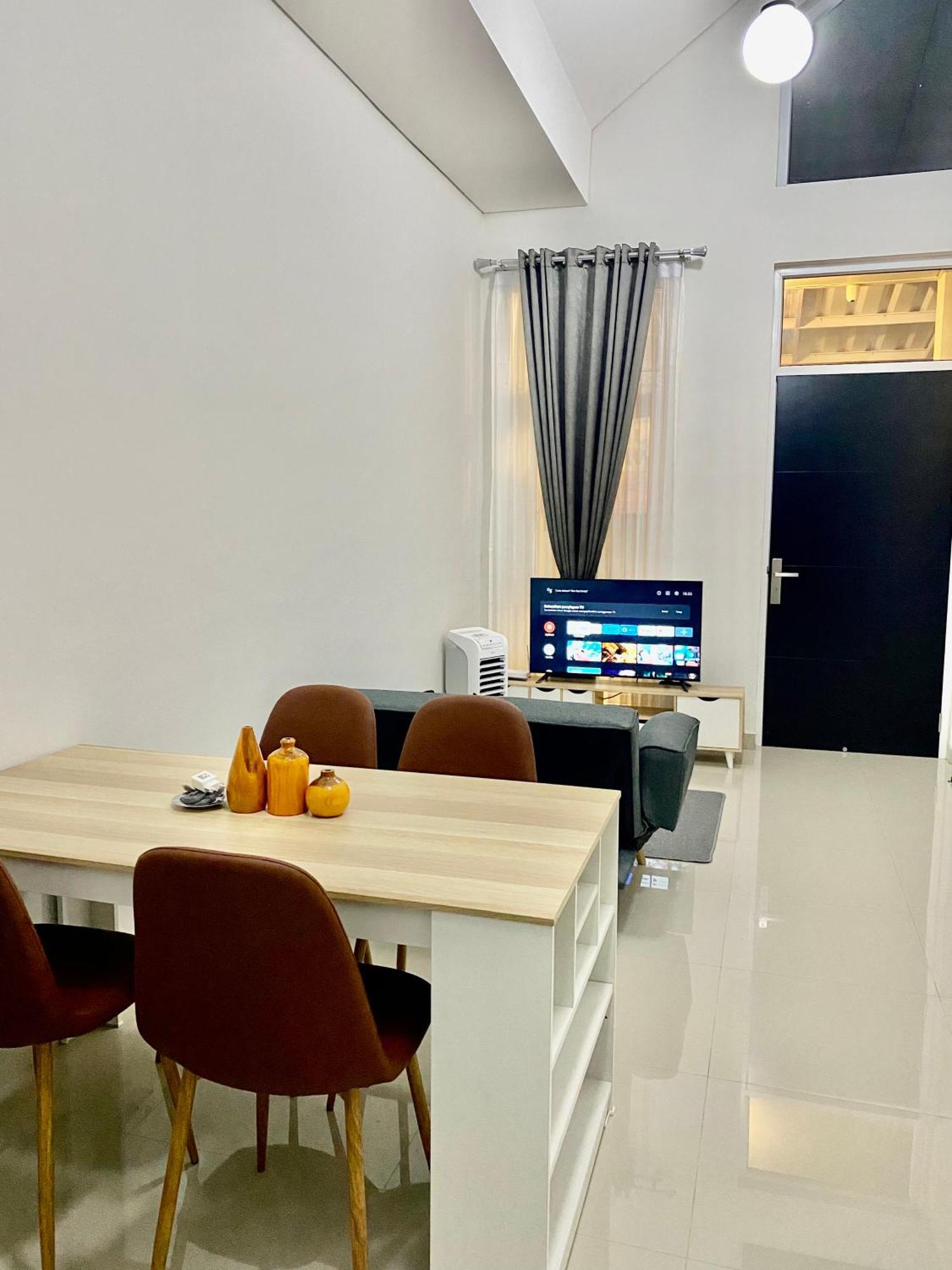 Villa Ku Villa Mu Semarang Bagian luar foto